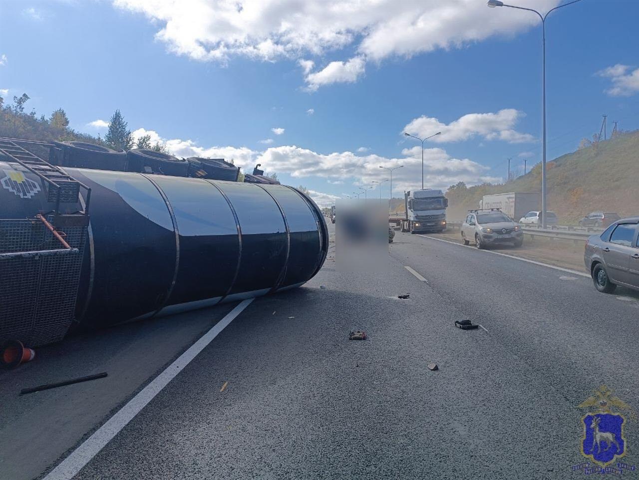 бензовоз сбил рабочих