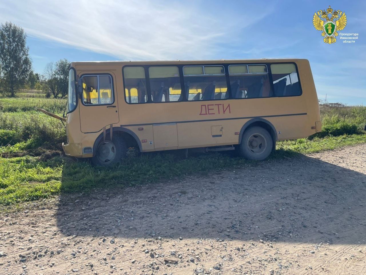 В Родниковском районе автобус с детьми съехал в кювет