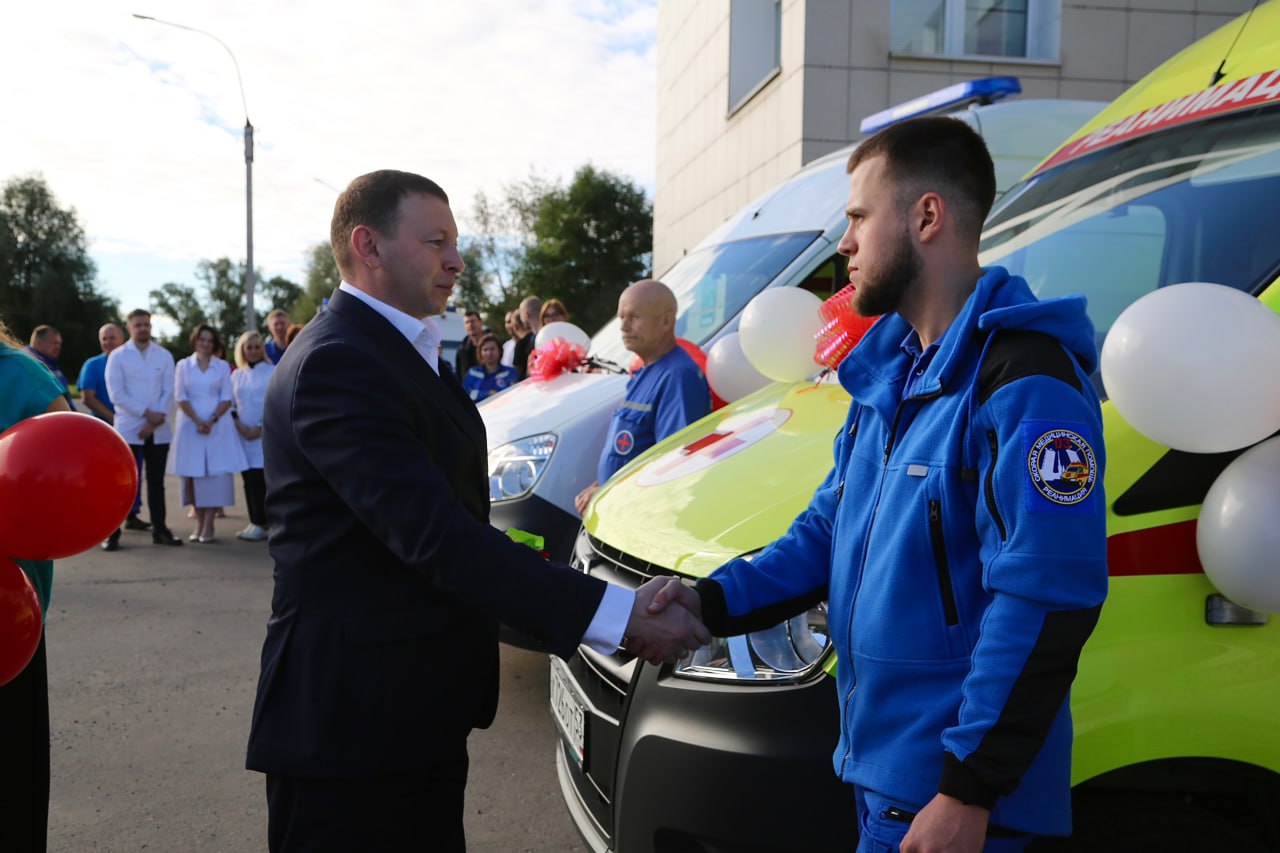 В Великий Новгород прибыли новые машины «скорой помощи»