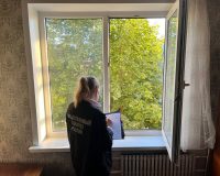 В Великом Новгороде четырёхлетний мальчик выпал из окна третьего этажа