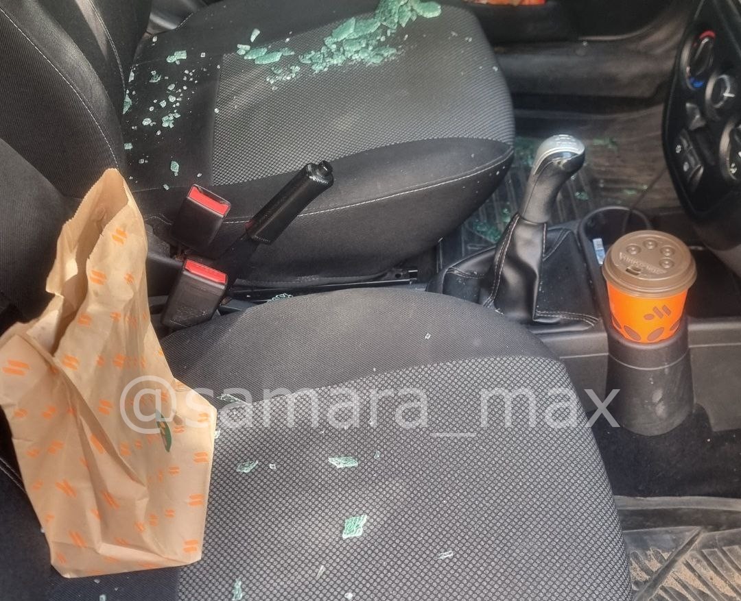 разбил стекло