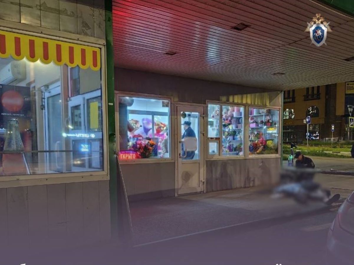 забил мужчину на остановке