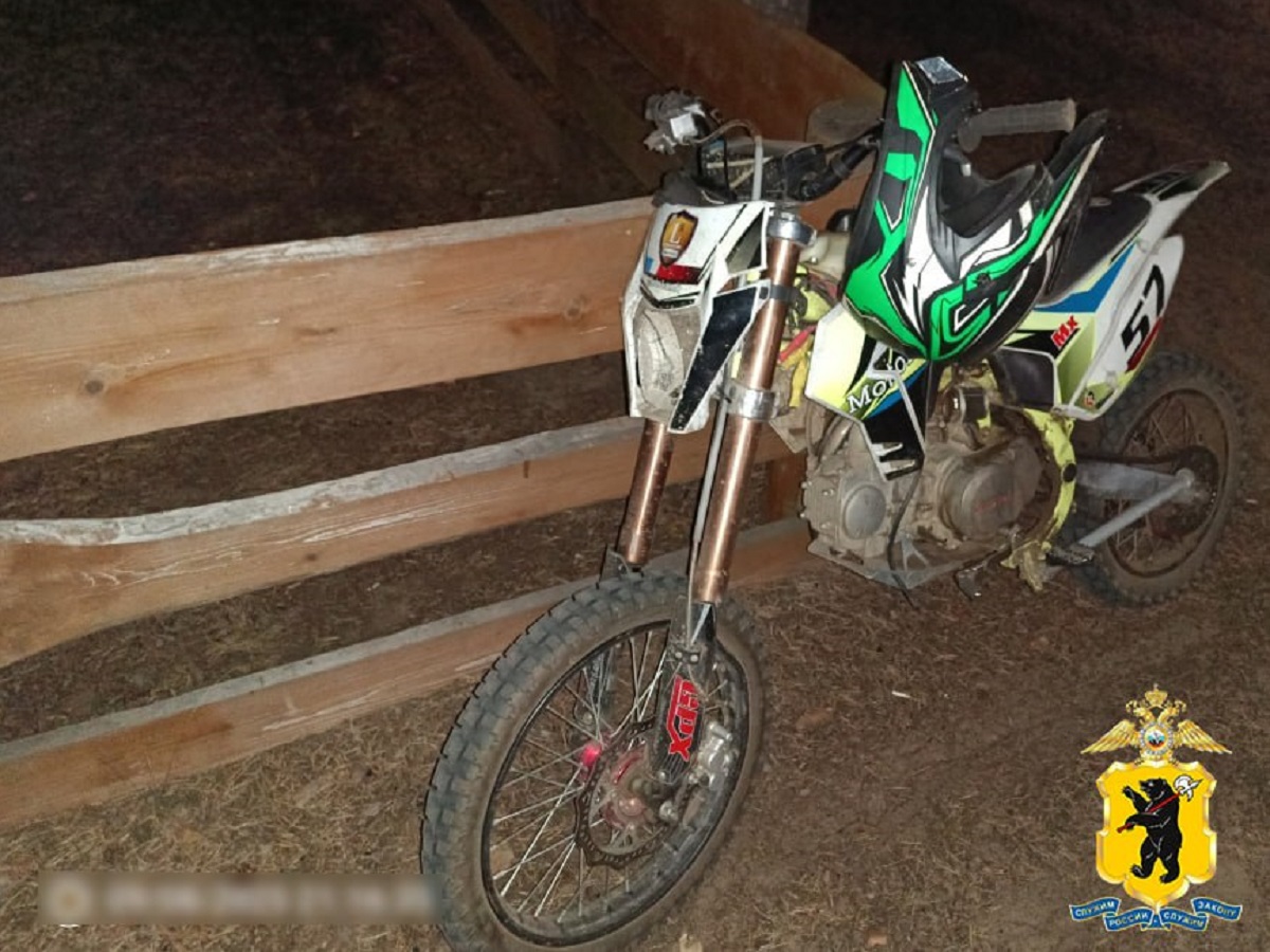 В Ярославском районе подросток на питбайке сбил двух женщин.