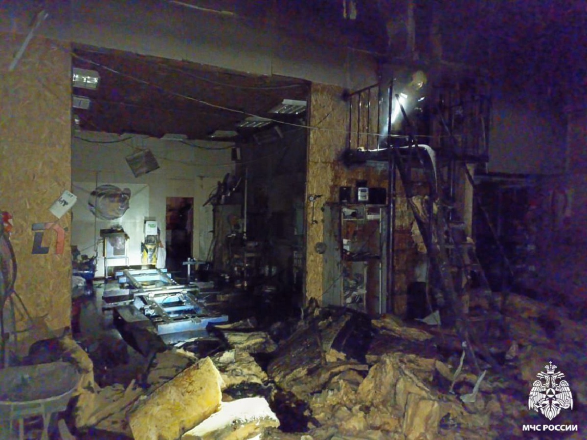 Под Рыбинском сгорел автосервис.