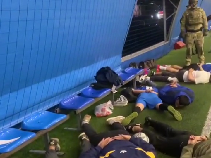 задержали футболистов