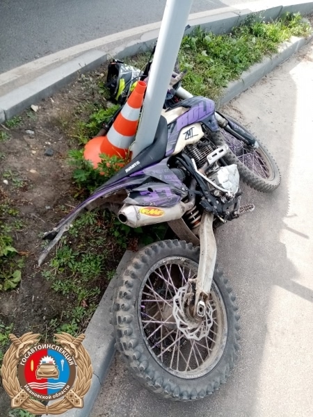 В Шуе подросток на питбайке врезался в микроавтобус и попал в больницу