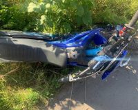 На перекрёстке в Боровичах питбайк врезался в легковушку