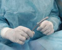 руки хирурга