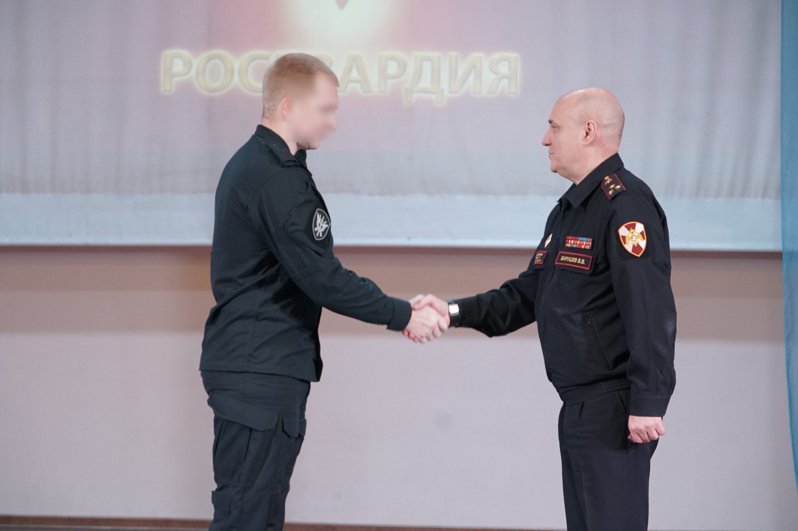 В Новгородской области вручены награды росгвардейцам, вернувшимся из зоны СВО