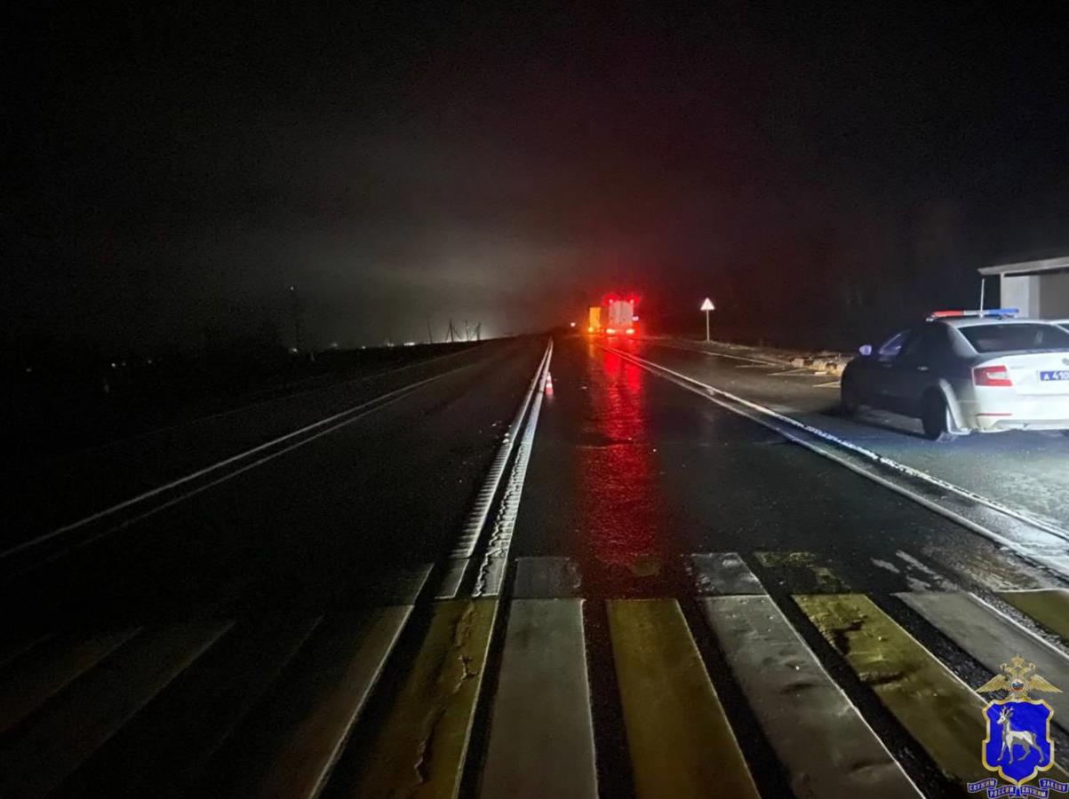 сбили лежащего на дороге