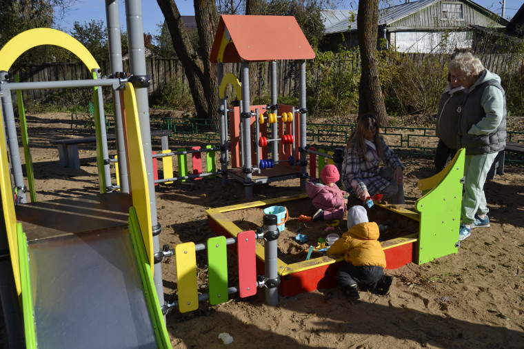 В Иванове в районе Кубанских улиц установили новую детскую площадку