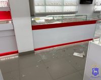 ограбил ювелирный