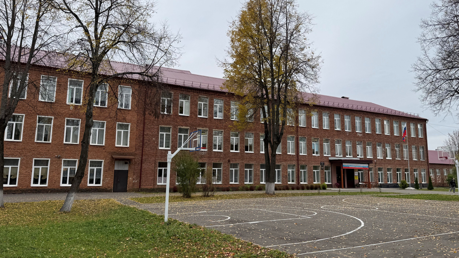 В двух школах Комсомольска капитально отремонтировали кровлю