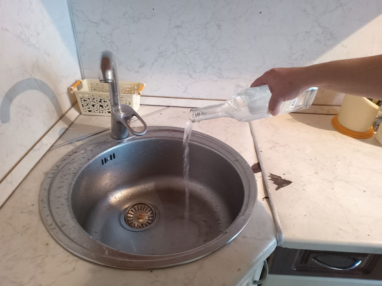 Женщина из Новгородской области отобрала у сожителя водку, а потом убила его