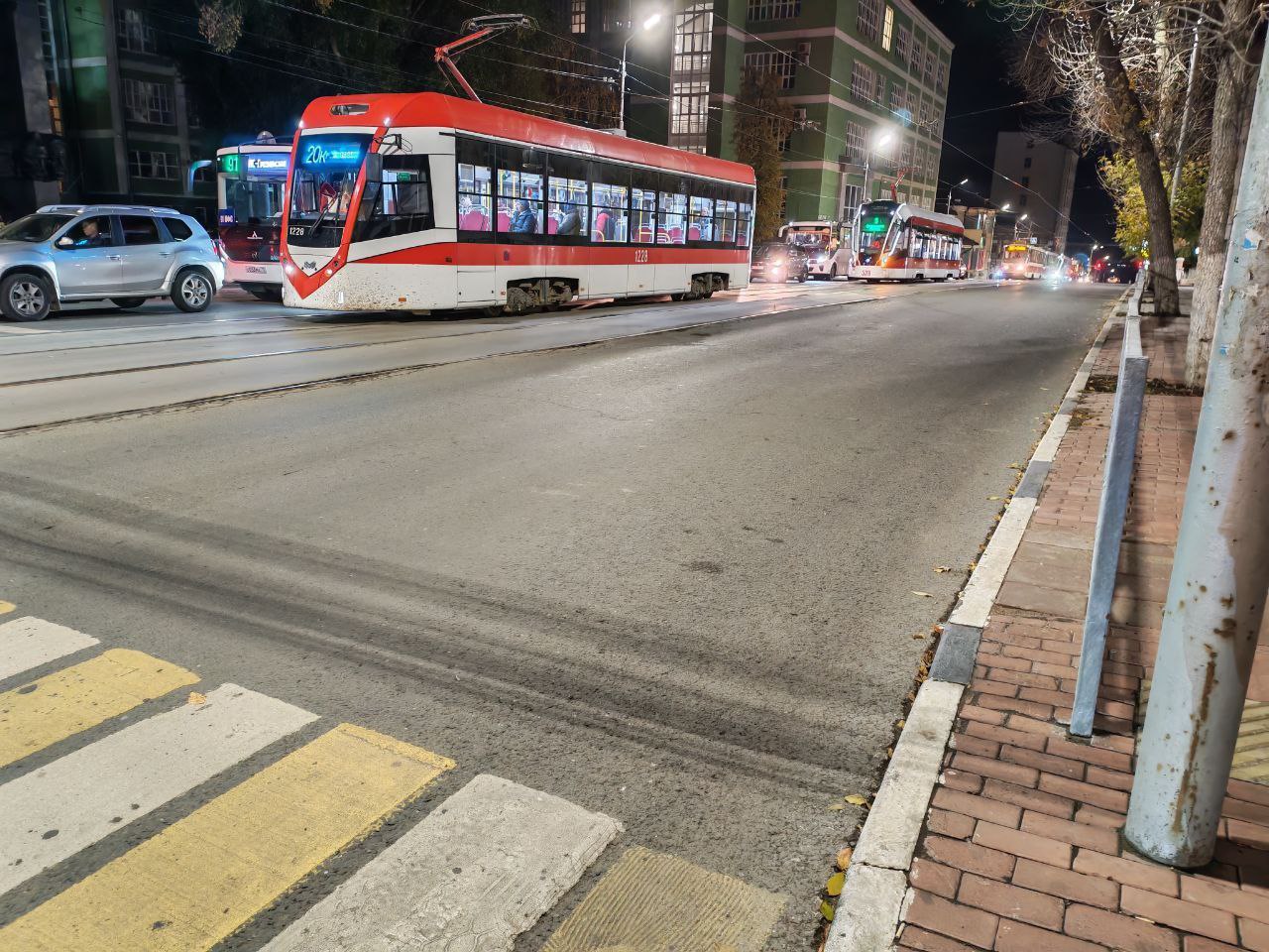 трамваи встали