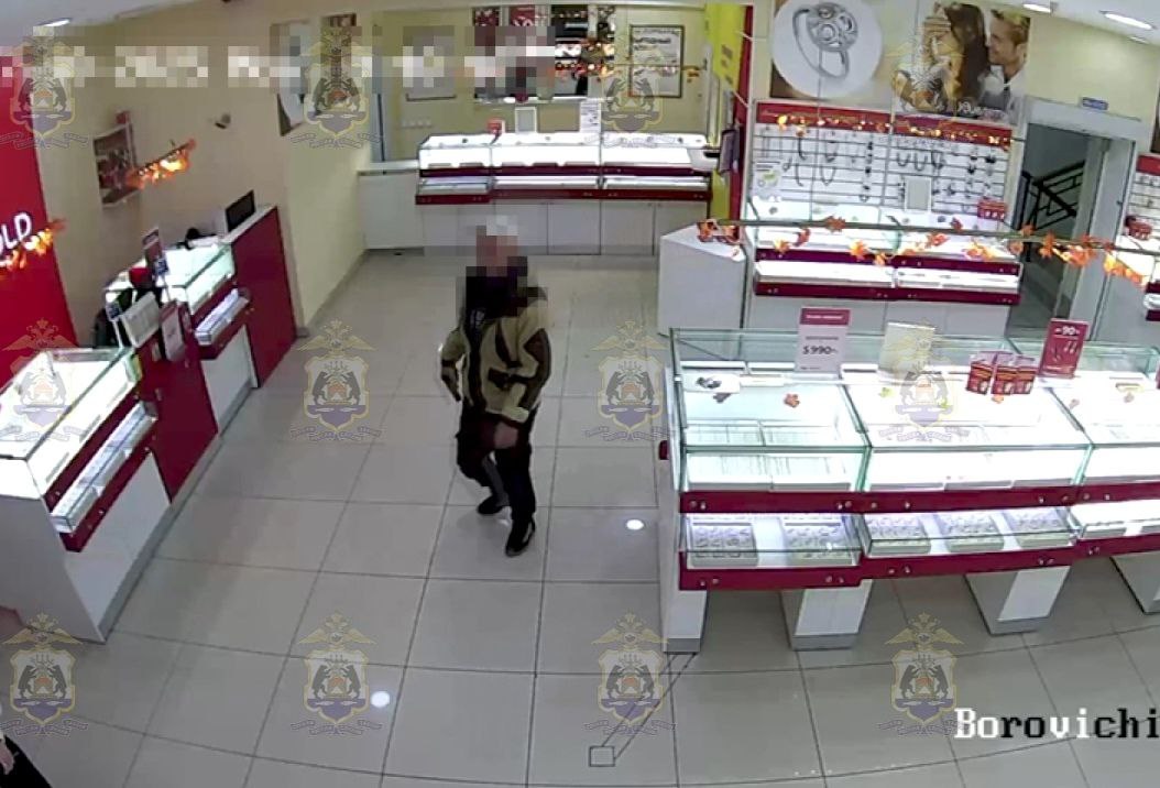 В Боровичах пьяный разбойник явился в ювелирный магазин с игрушечным пистолетом