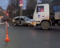 В Великом Новгороде погибла пассажирка легкового автомобиля