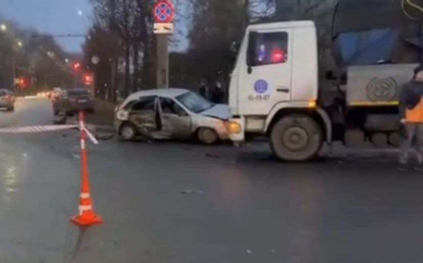 В Великом Новгороде погибла пассажирка легкового автомобиля