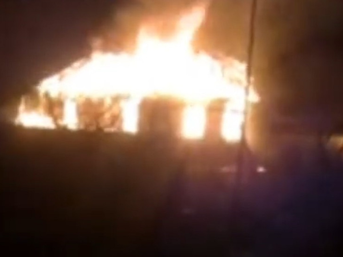 Чтобы скрыть следыпреступления, дом сожгли.