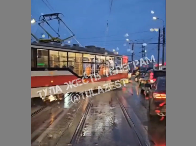 Появилась версия произошедшего в Туле ДТП с трамваем и маршрутками