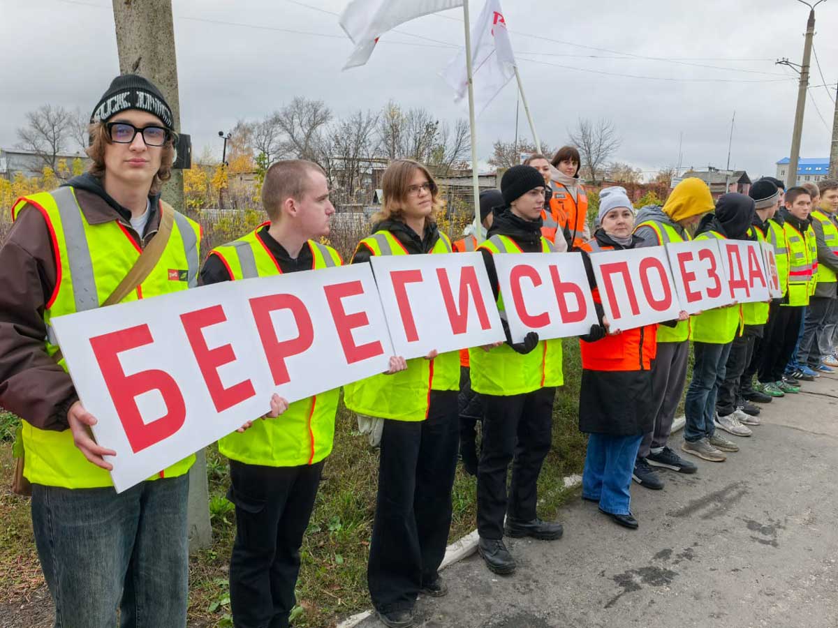 Курсанты автошколы приняли участие в акции «Внимание, переезд!» в Орловской области