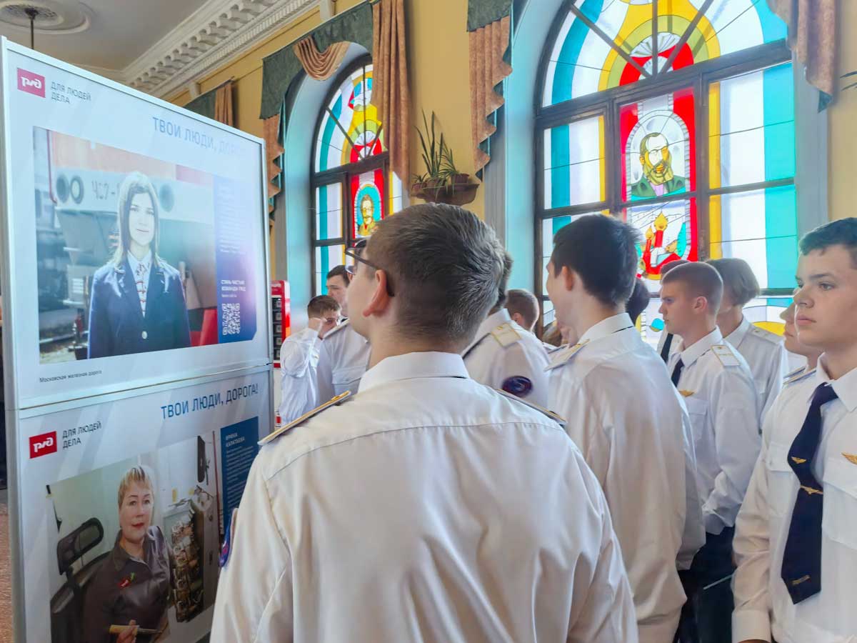 На вокзале Орел ко Дню компании открылась выставка «Твои люди, дорога!» о работниках магистрали