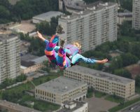 Парашютистку, упавшую с 4 000 метров без парашюта, спасли муравьи