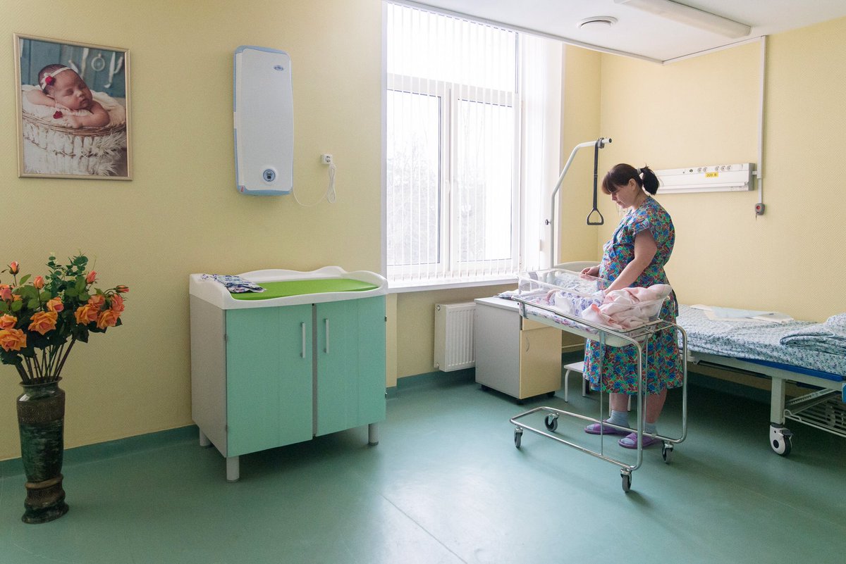 роддом, молодая мама