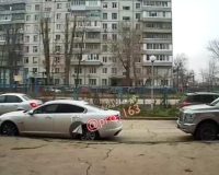 девушка упала и разбилась