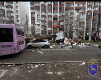 уронил дерево