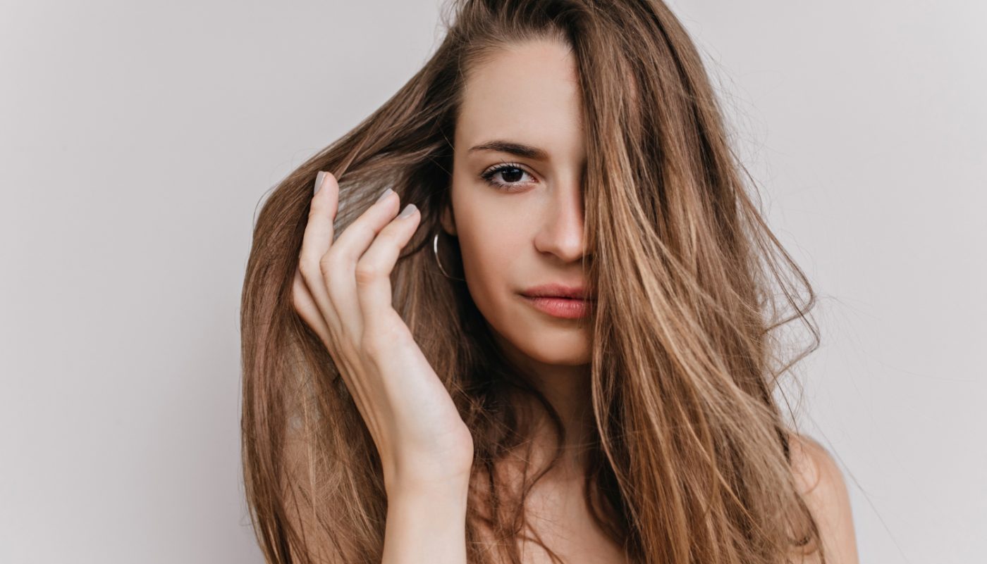 Девушка с красивыми волосами