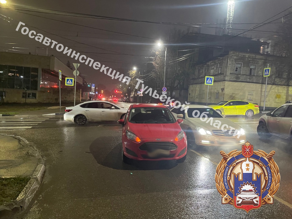 В Туле «Форд Фокус» сбил переходившую в неположенном месте женщину