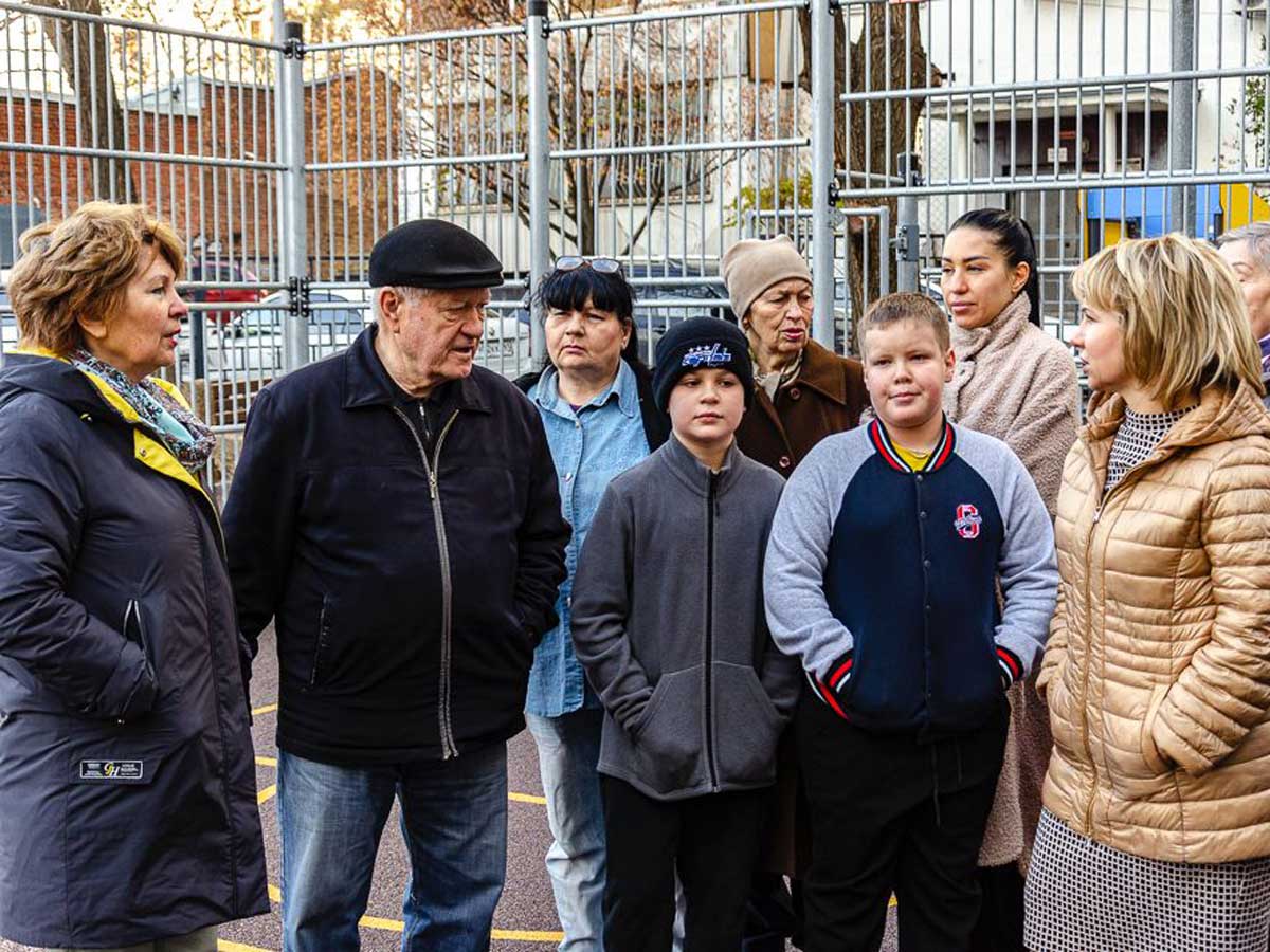 В Ленинском районе Ростова появилась новая детская площадка с мультиспортивной ареной