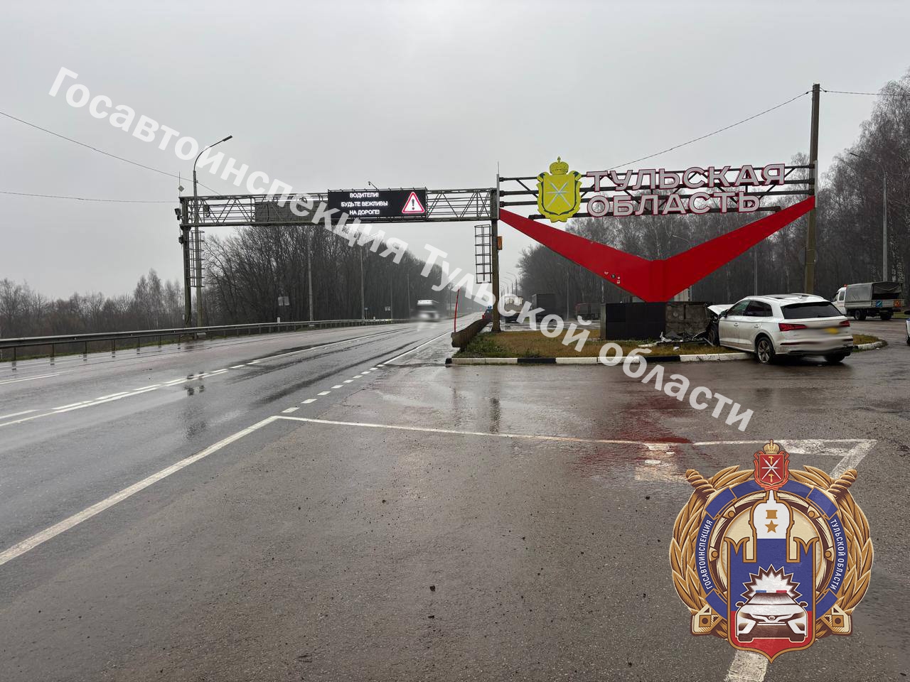 Легковушка «Ауди» на повороте врезалась в стелу «Тульская область»
