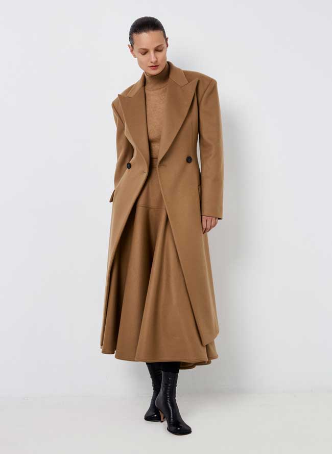 Бежевое пальто Mantù из шерсти и кашемира.