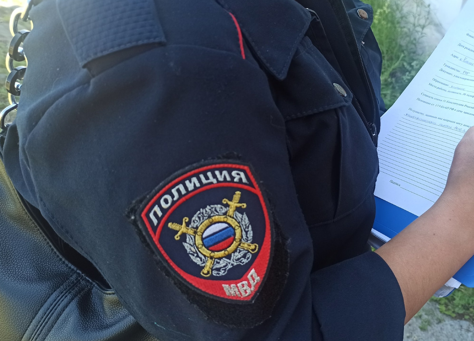 В Южском районе женщина обокрала коллегу, сняв с её карты деньги