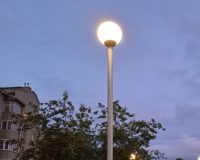 В Боровичском районе установили столбы с уличными фонарями