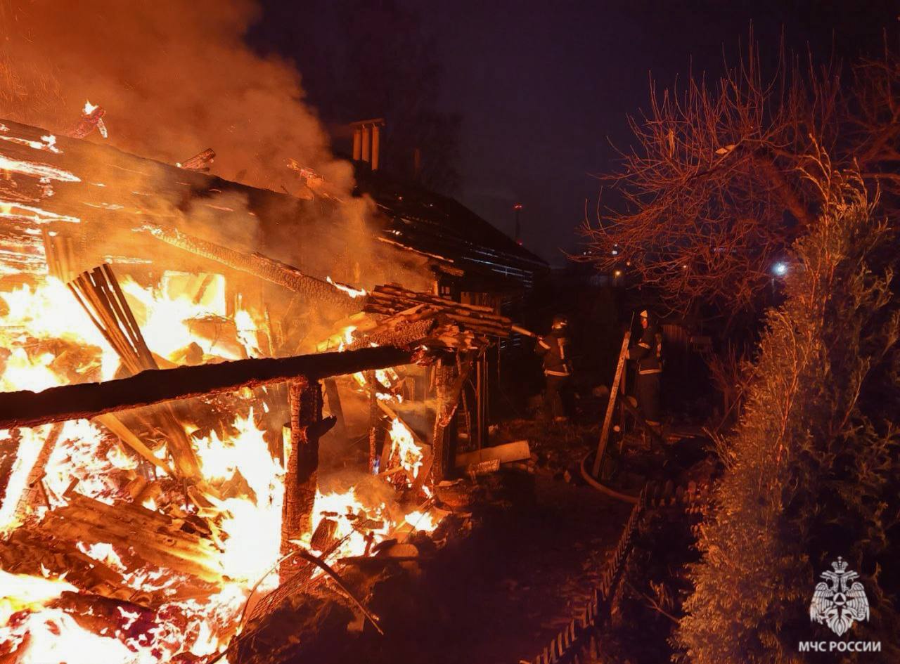 В Боровичском районе женщина пустила «красного петуха» из-за обиды на мужа