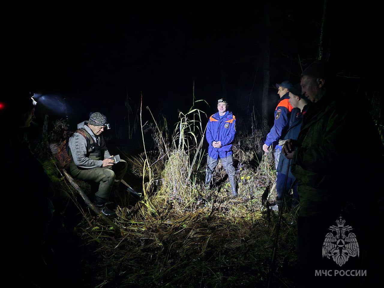 В Новгородской области рыбаков с удочками «поймали» в лесной чаще
