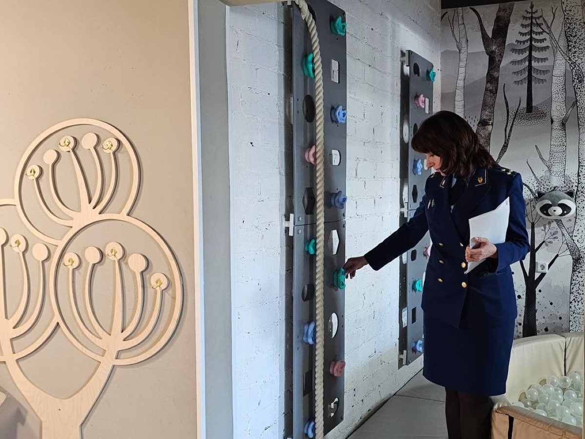 ребенок сломал позвоночник на игровой площадке