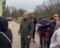 «Жить здесь невозможно!» – говорят жильцы бедового дома в Боровичах