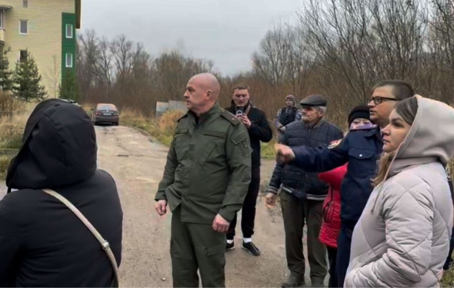 «Жить здесь невозможно!» – говорят жильцы бедового дома в Боровичах