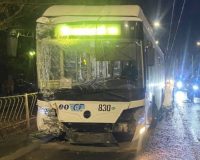 дтп автобус и столб