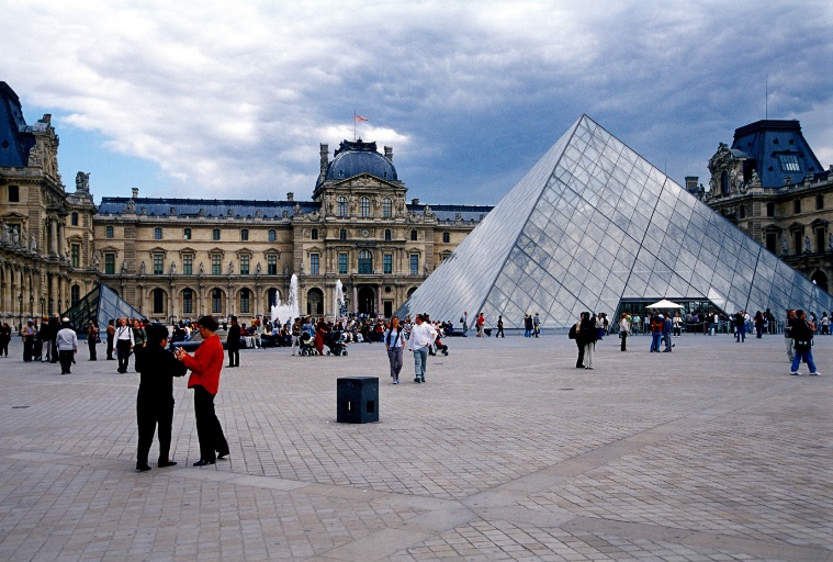 Через месяц слежки задержан последний подозреваемый в ограблении Лувра