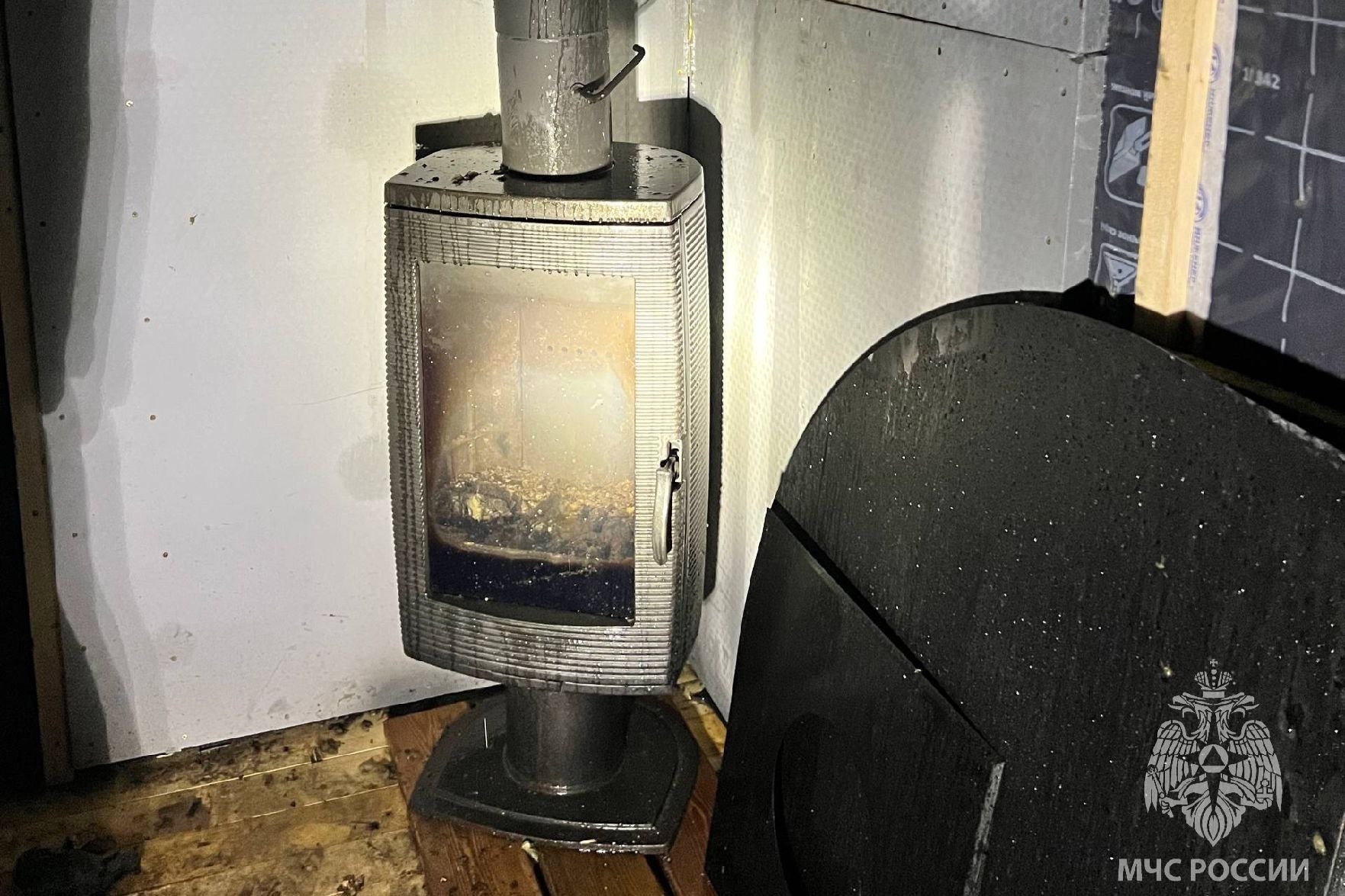 В Иванове из-за печи огонь повредил фасад жилого дома