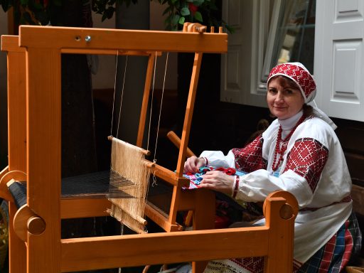 Женщина за работой