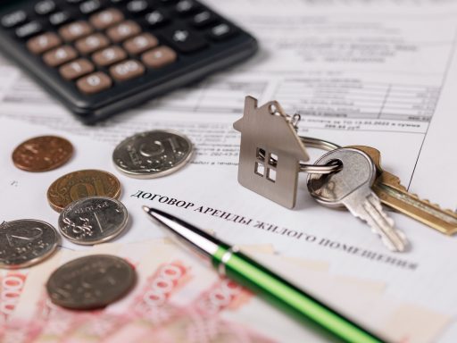 калькулятор, ключи, документы