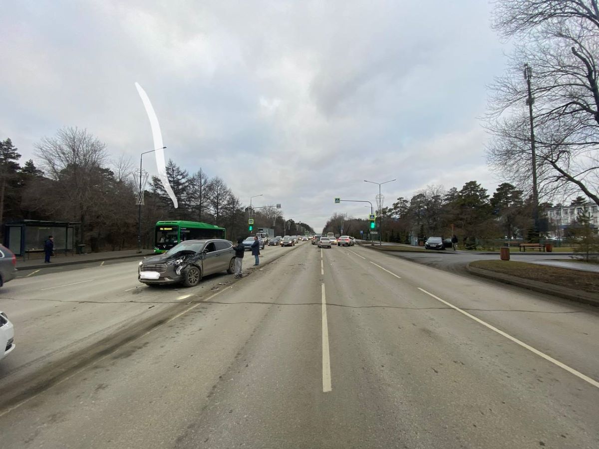 столкнулись 4 автомобили и закрыли проезд