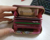 В Иванове "добрый" прохожий помог купить водку, опустошив карту женщины в третий раз