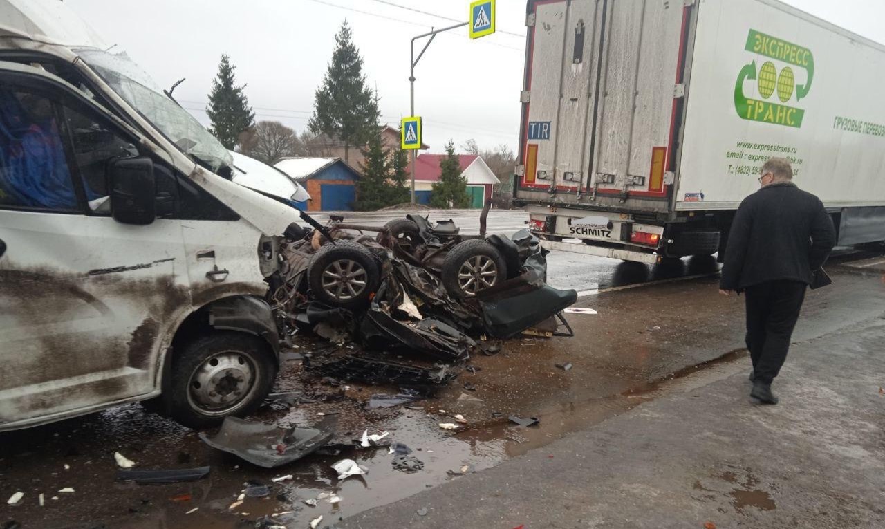 Виновному в массовом ДТП в Новгородской области водителю назначены принудительные работы